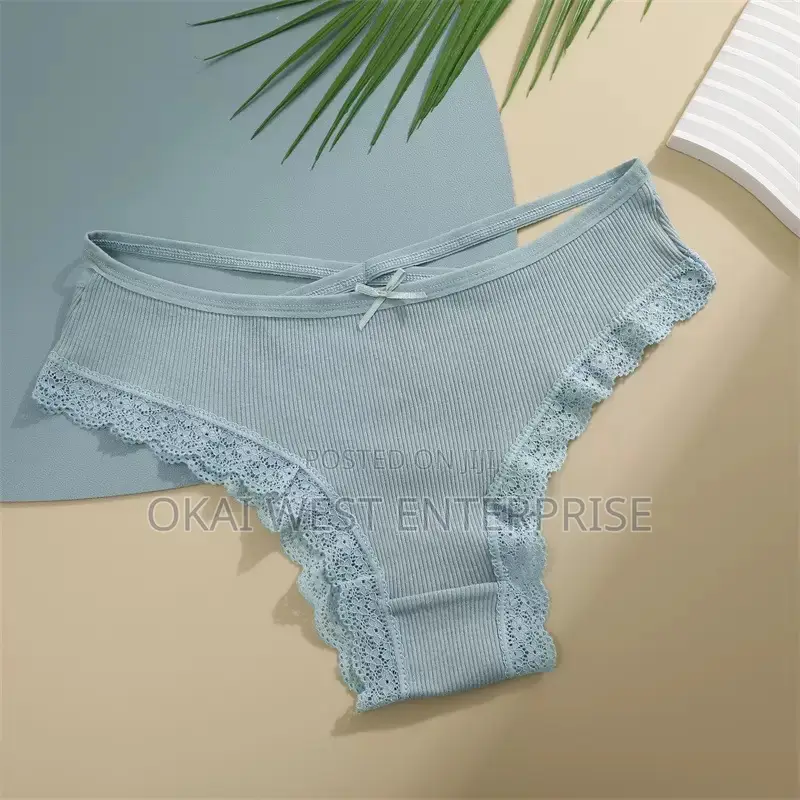 Charming Cotton Lace-Trimmed Low Waist Bikini: Effortless Elegance