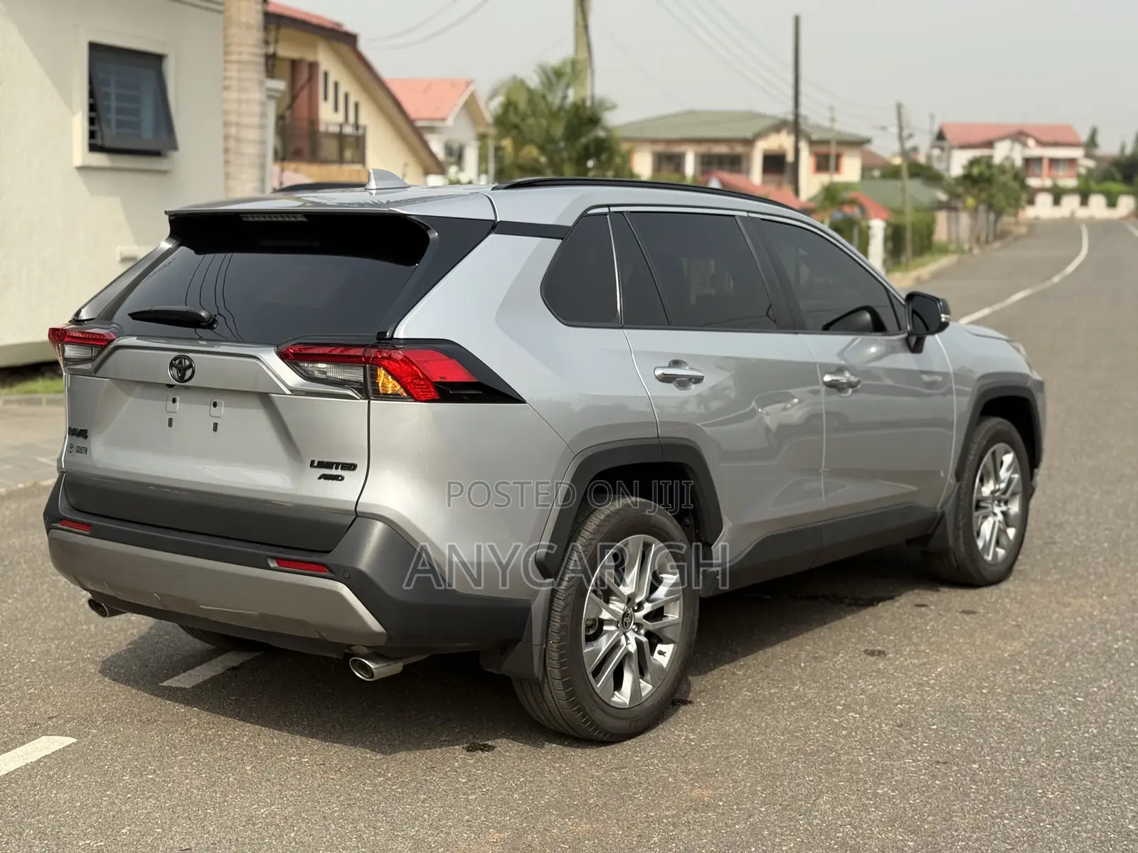 Toyota RAV4 Limited AWD 2024 Silver