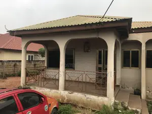 4bdrm House in Old Ashongman, Pure Water for sale