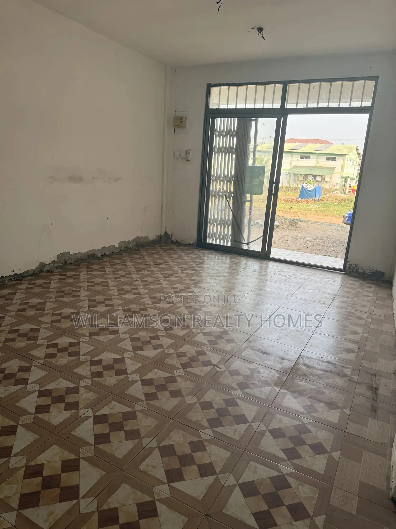 Road Side Busy Shop/Store/Office Space/Showroom,Spintex