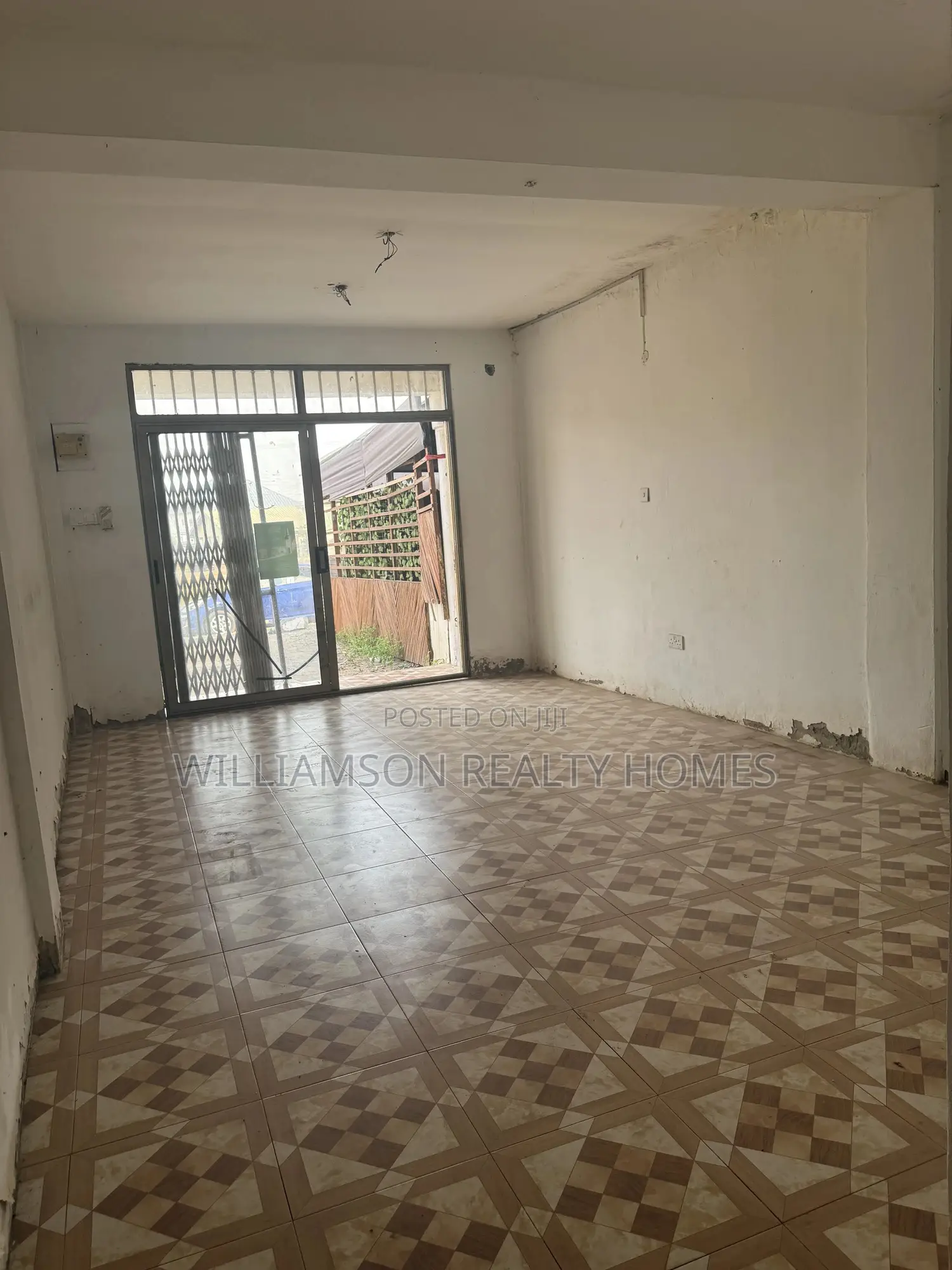 Road Side Busy Shop/Store/Office Space/Showroom,Spintex