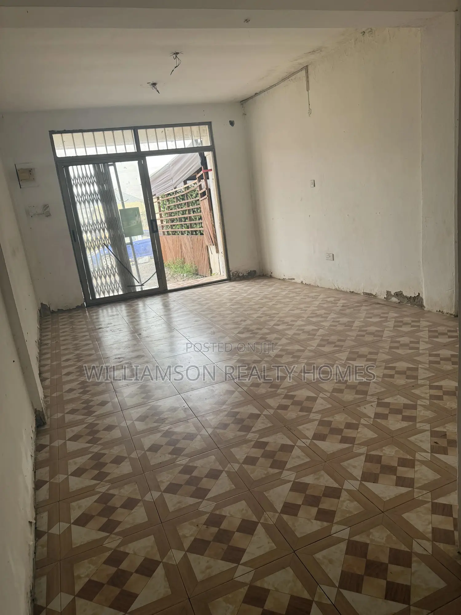 Road Side Busy Shop/Store/Office Space/Showroom,Spintex