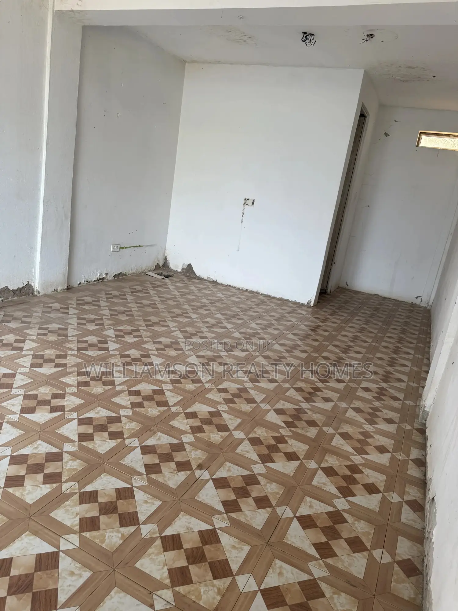 Road Side Busy Shop/Store/Office Space/Showroom,Spintex