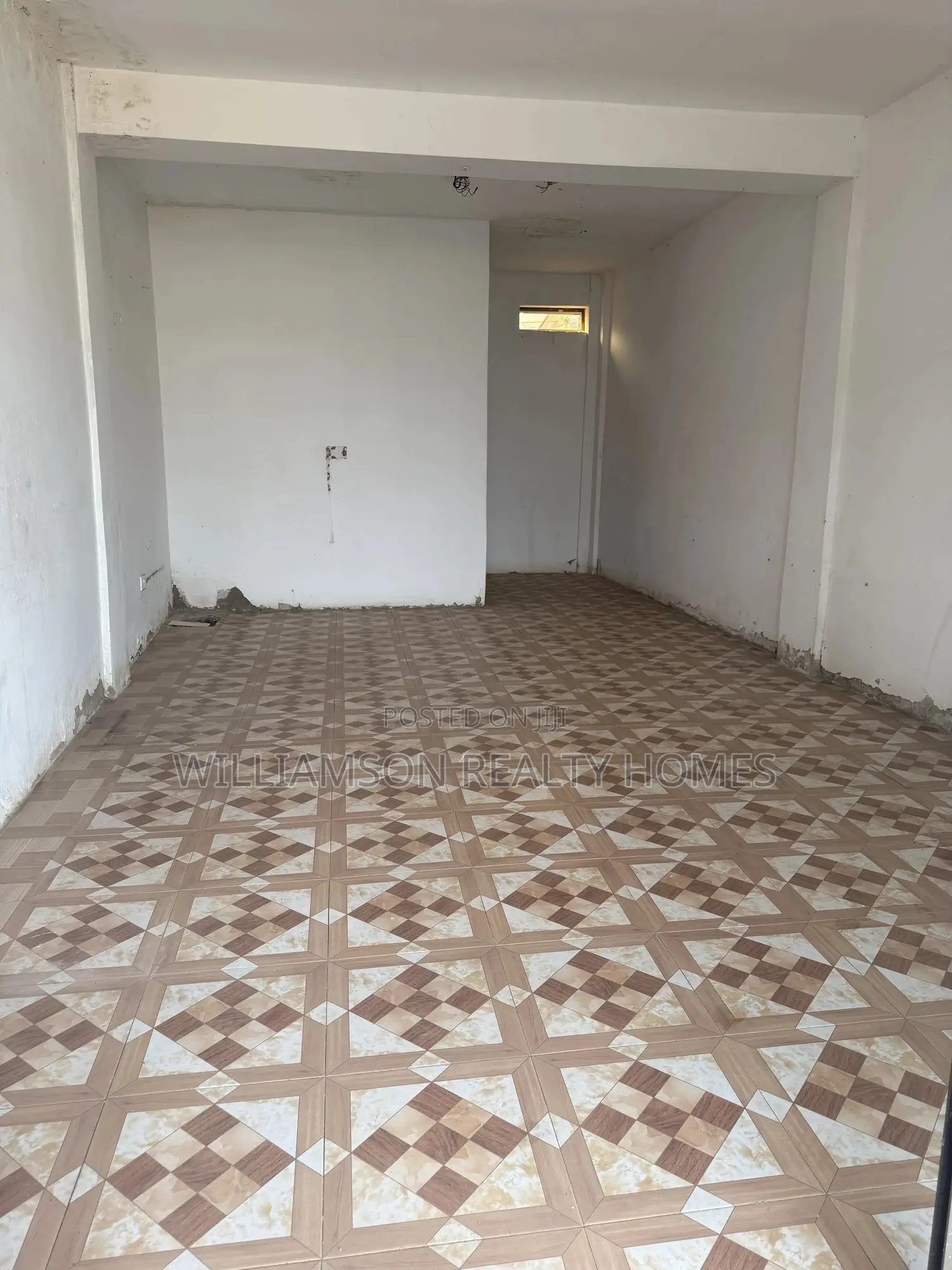 Road Side Busy Shop/Store/Office Space/Showroom,Spintex