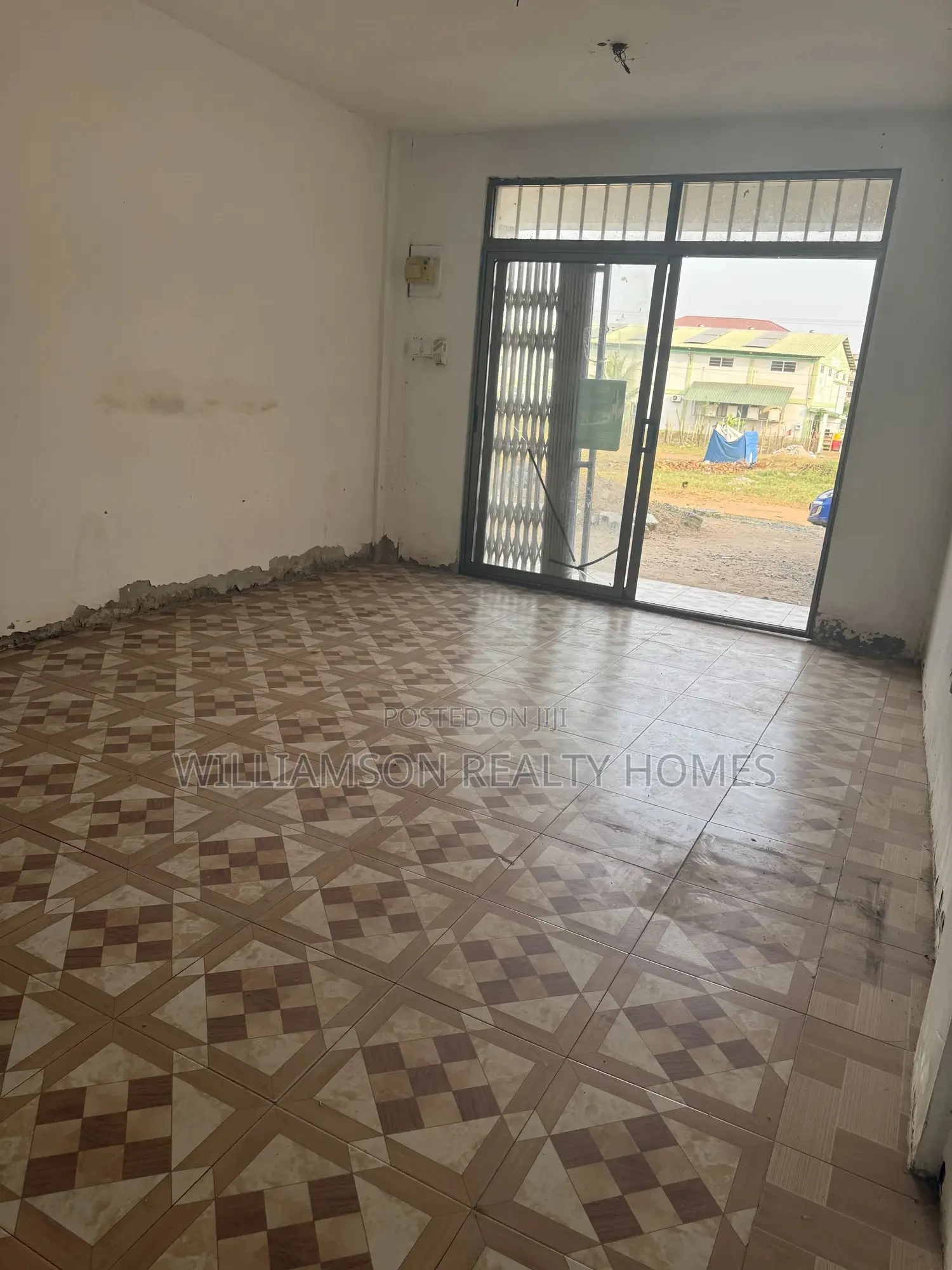 Road Side Busy Shop/Store/Office Space/Showroom,Spintex