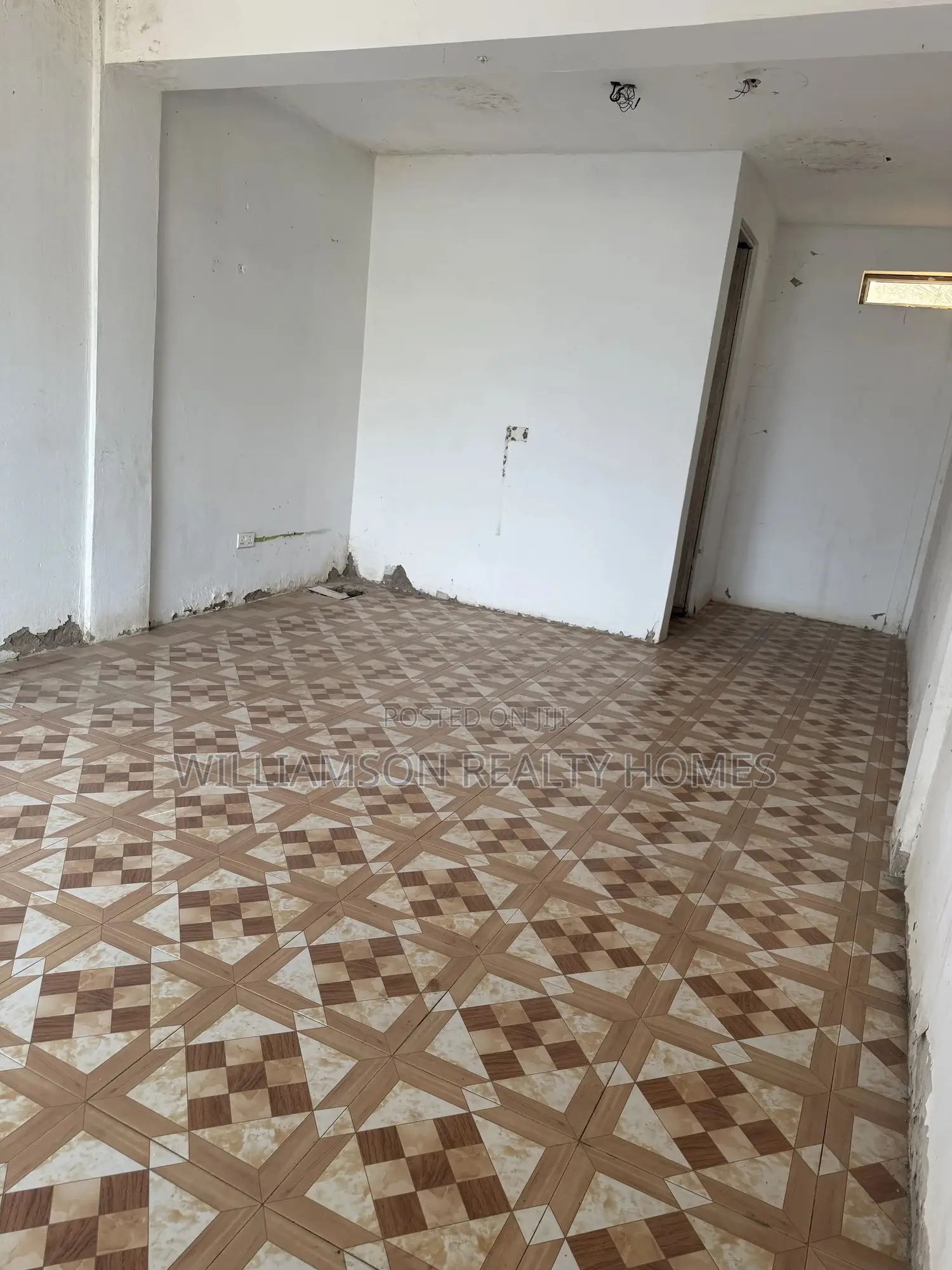 Road Side Busy Shop/Store/Office Space/Showroom,Spintex