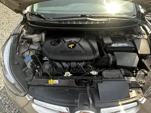 Hyundai Elantra SE Sedan FWD (1.8L 4cyl 6A) 2016 Gray