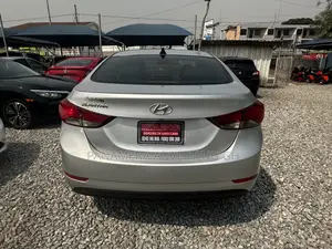 Hyundai Elantra SE Sedan FWD (1.8L 4cyl 6A) 2016 Gray