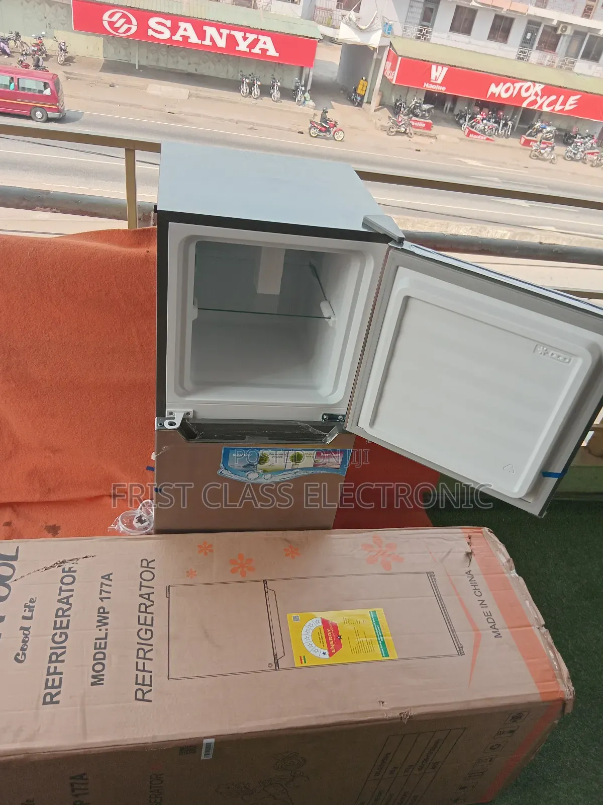 Xclusive Westpool Top Freezer Refrigerator 177l