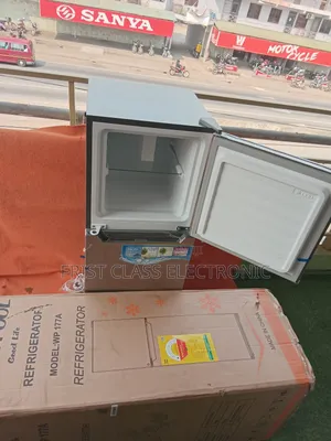 Xclusive Westpool Top Freezer Refrigerator 177l