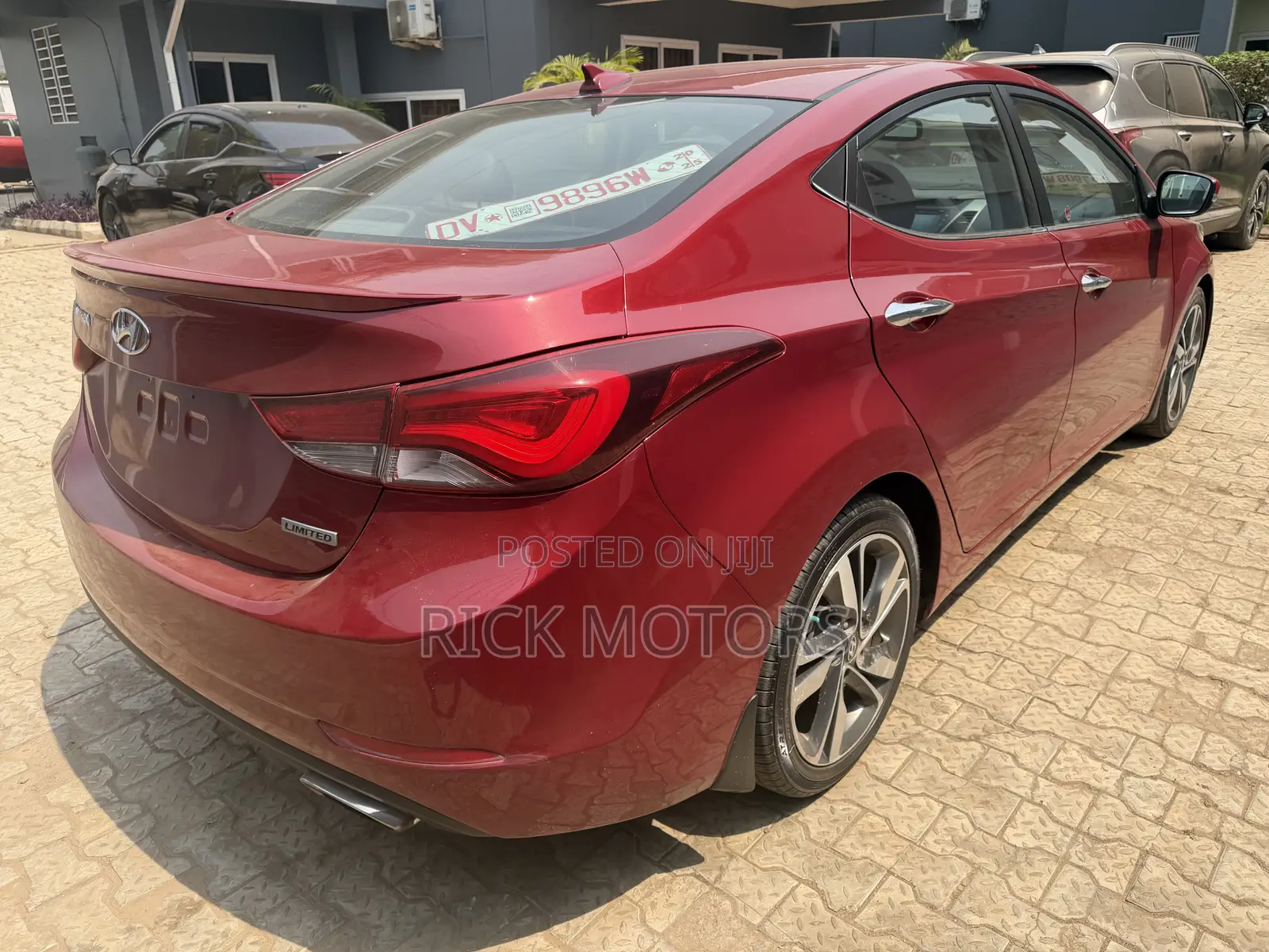 Hyundai Elantra Limited Sedan FWD (1.8L 4cyl 6A) 2016 Red