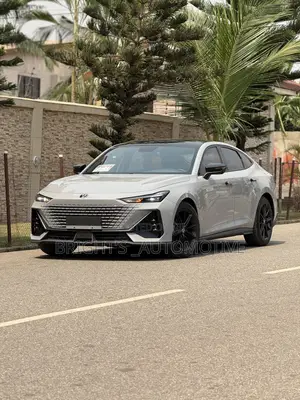 Changan UNI-V 1.5 Petrol FWD 2023 Silver