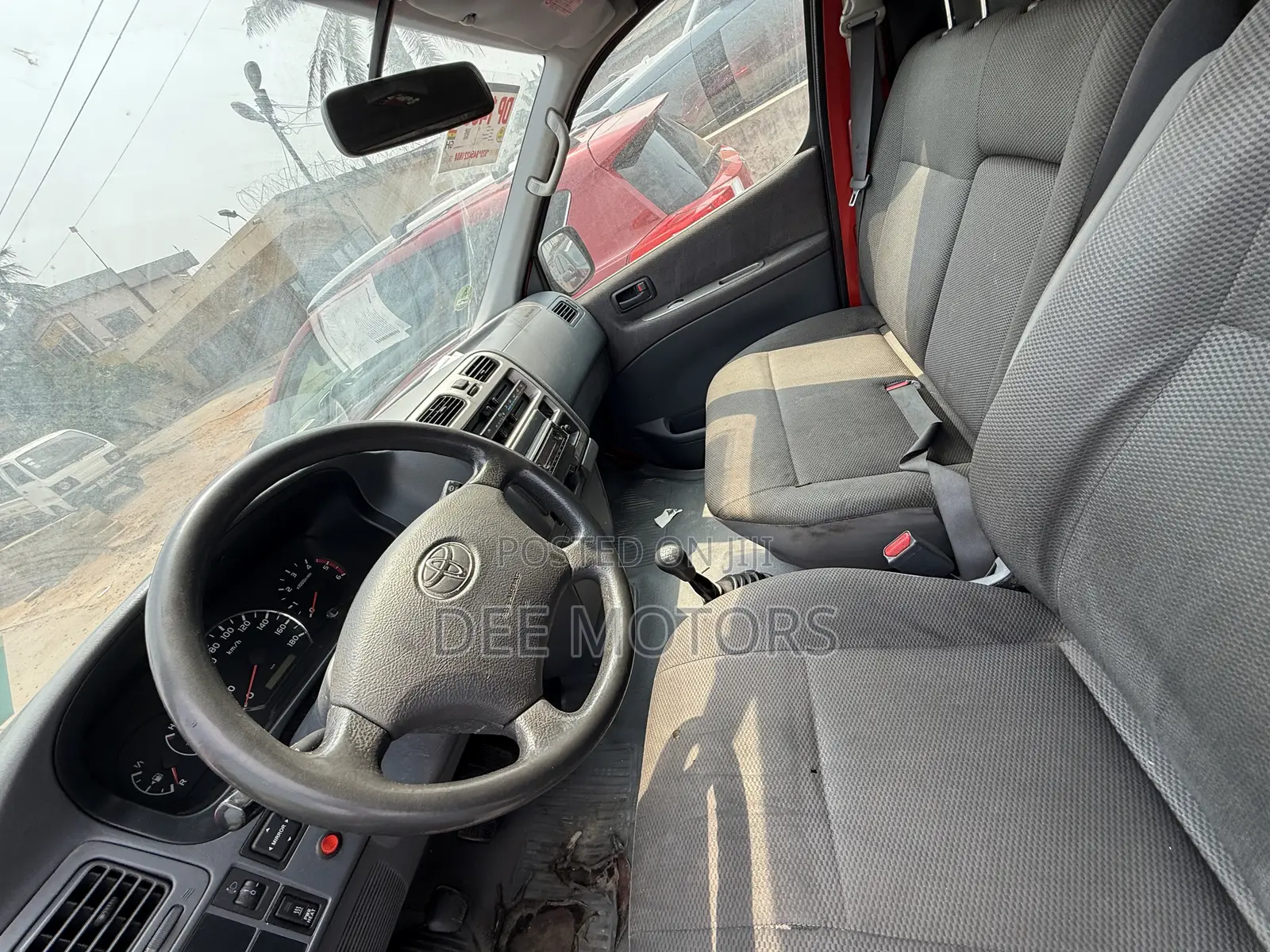 Toyota HiAce 2013 Red