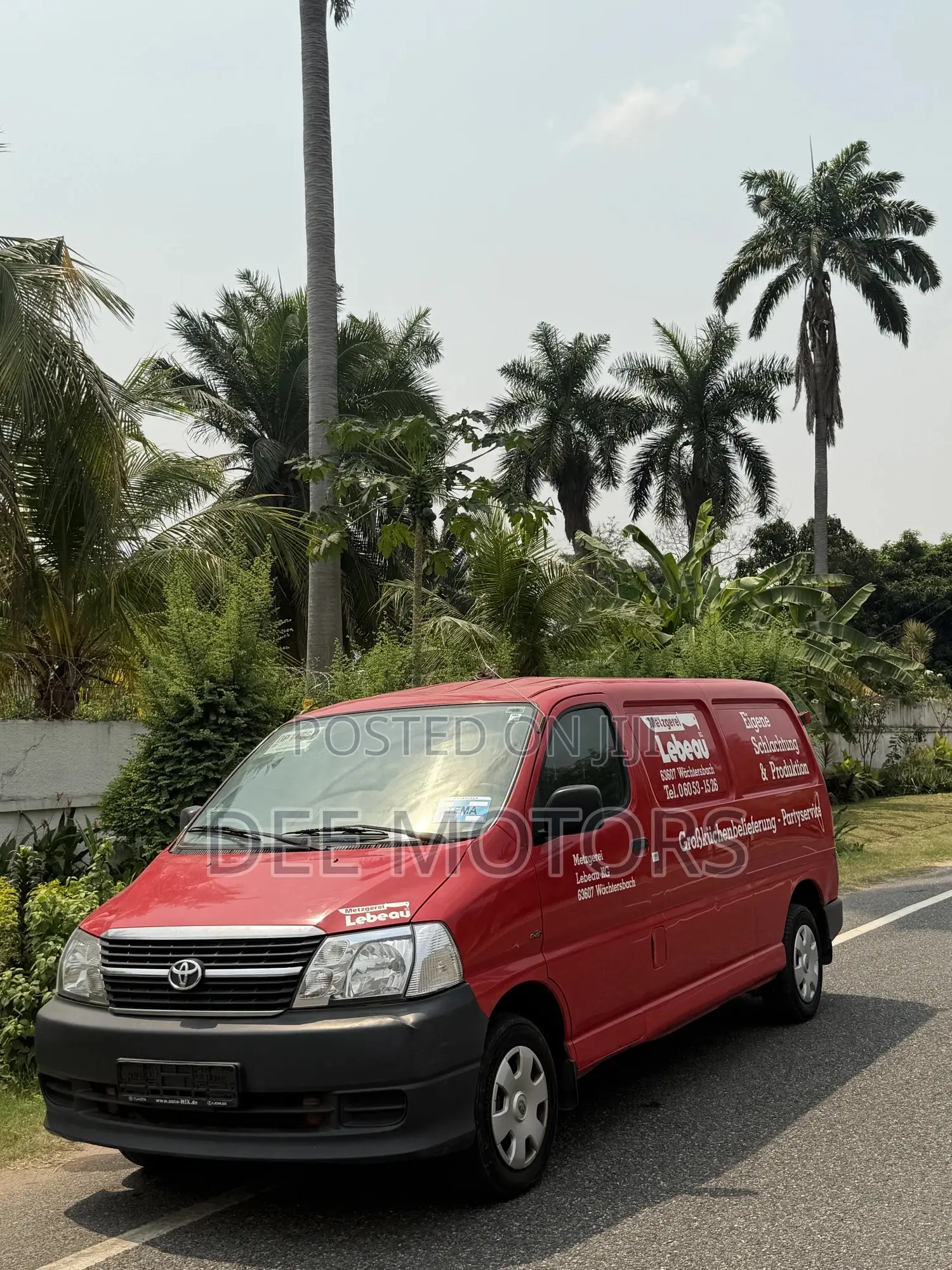 Toyota HiAce 2013 Red