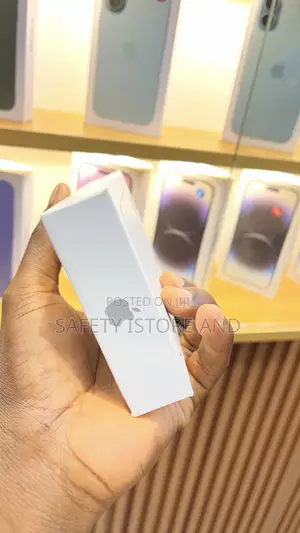 New Apple iPhone 16 256 GB Silver