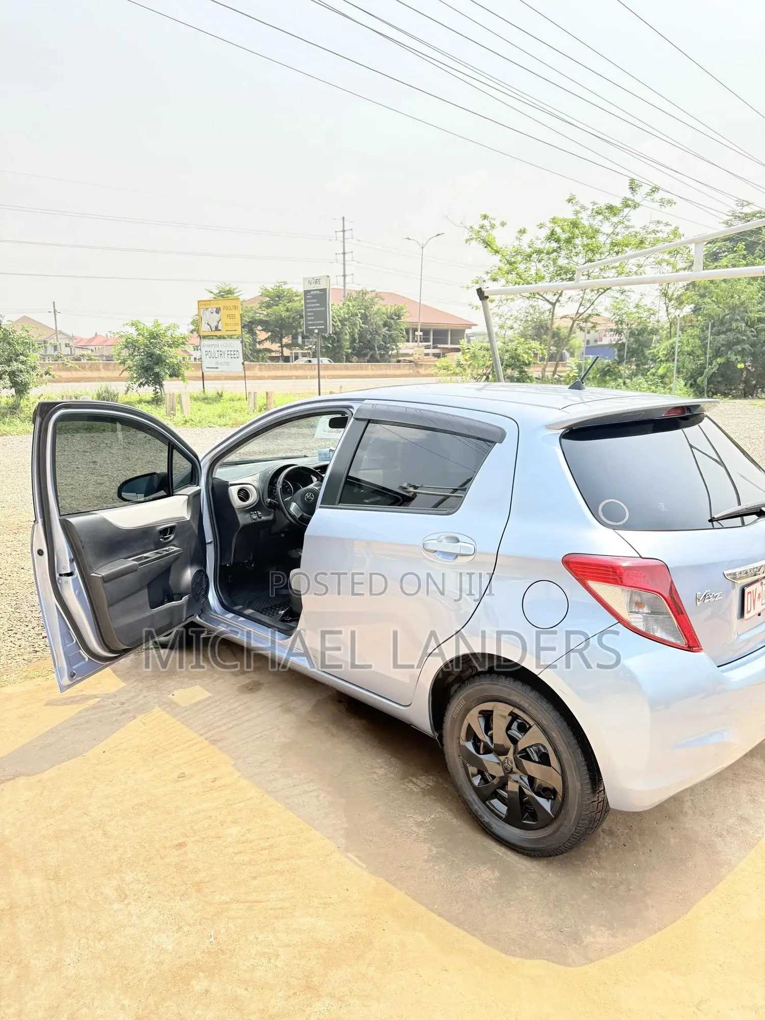 Toyota Vitz 1.3 AWD 3dr 2013 Blue