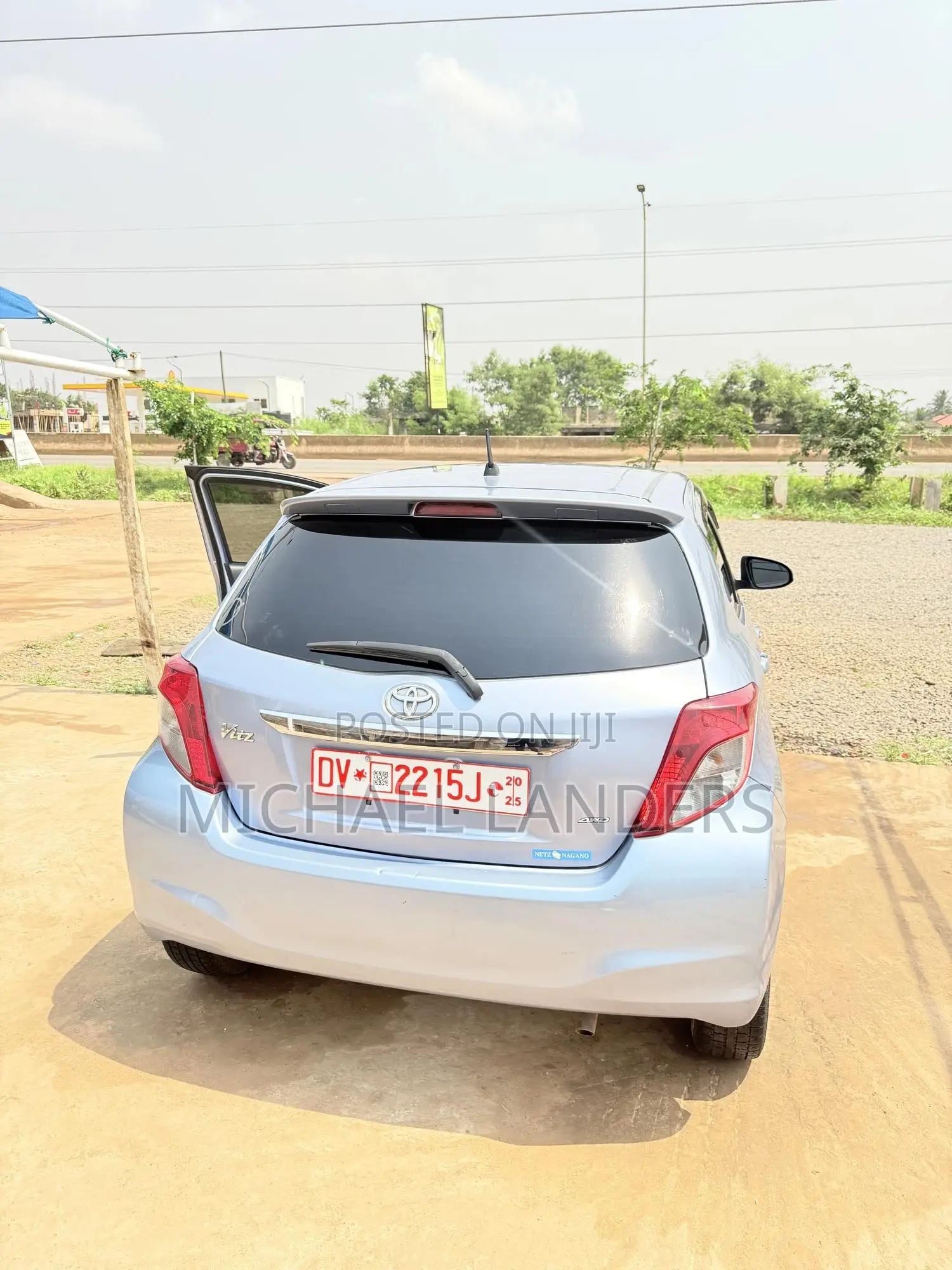 Toyota Vitz 1.3 AWD 3dr 2013 Blue