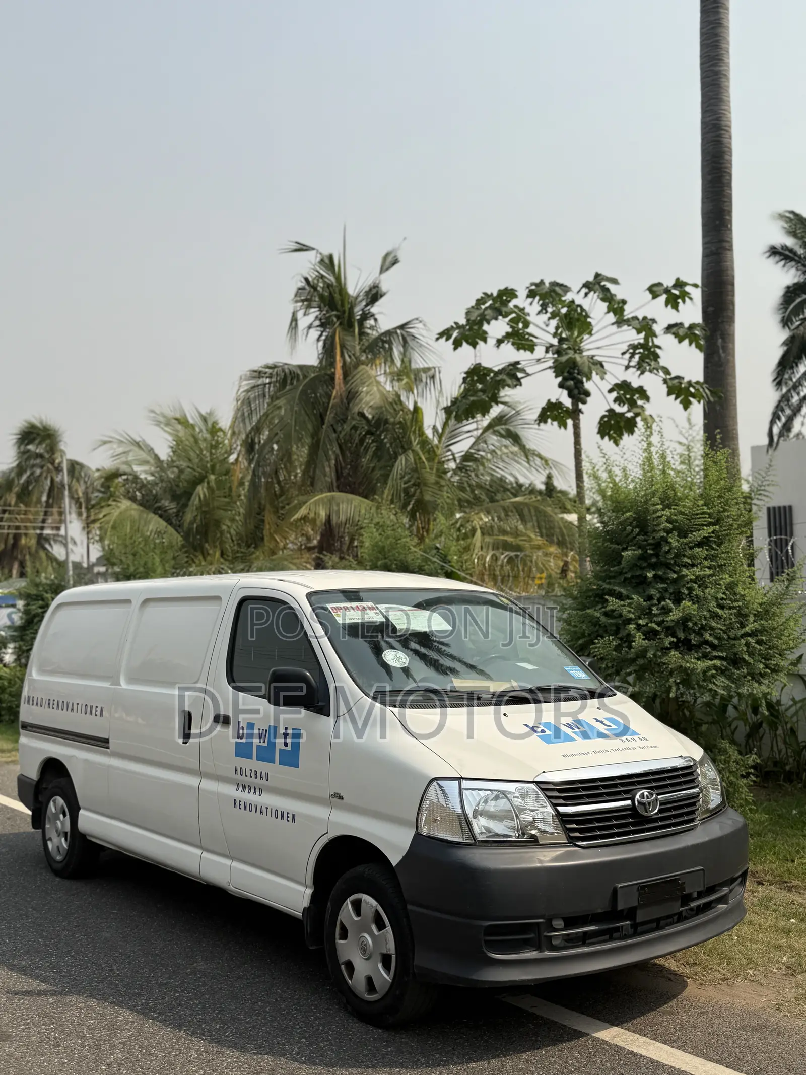 Toyota HiAce 2013 White