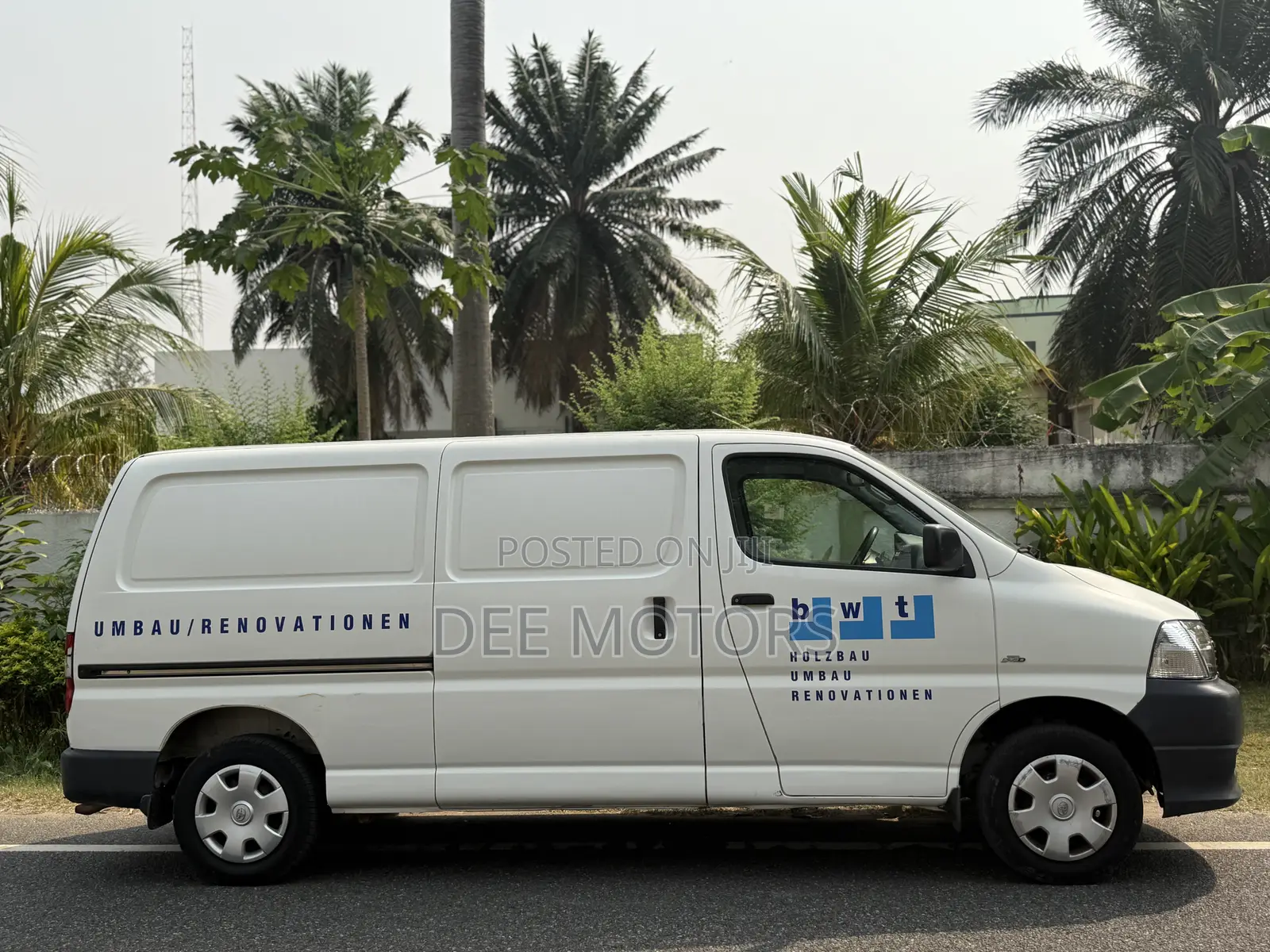 Toyota HiAce 2013 White