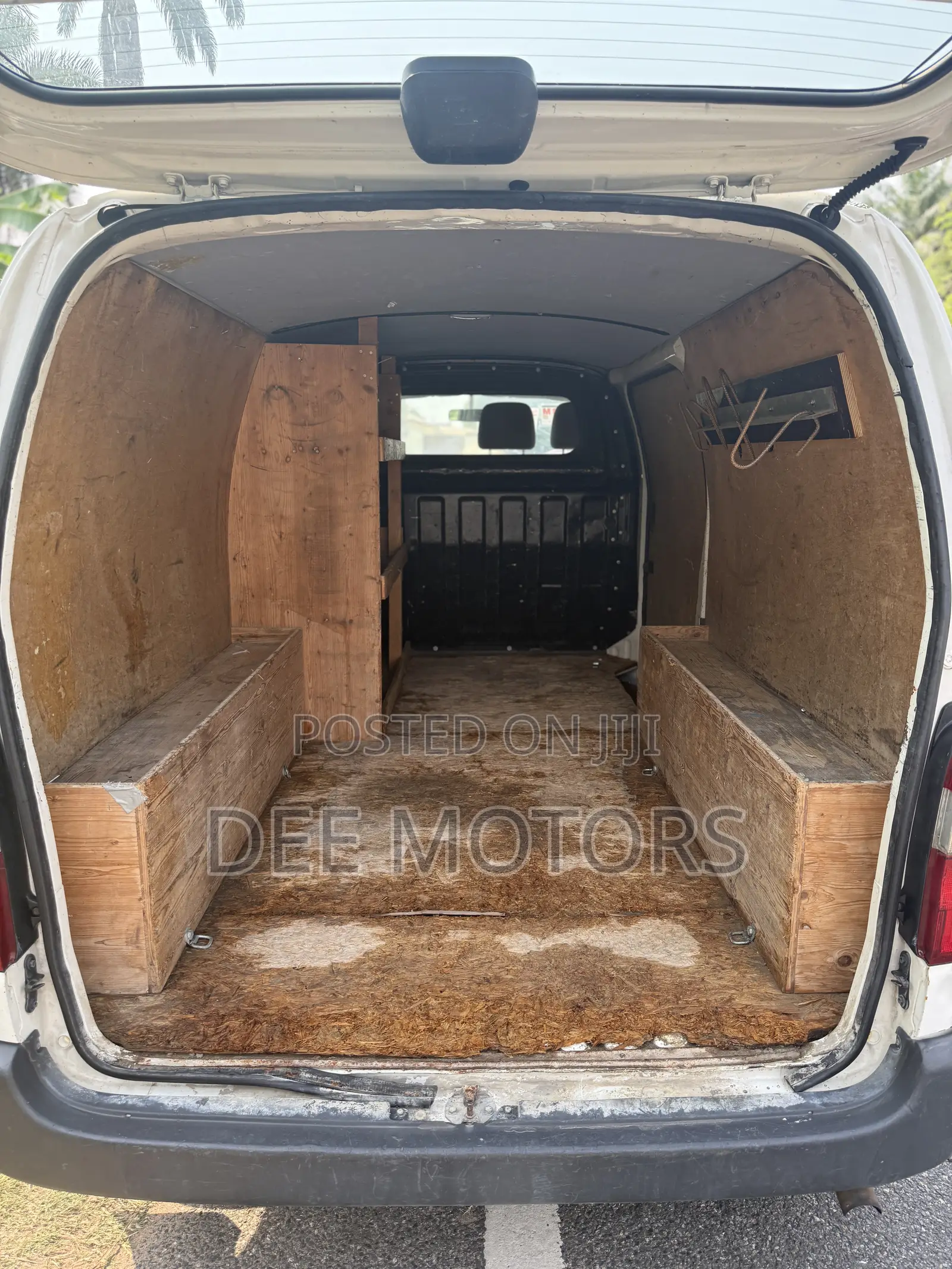 Toyota HiAce 2013 White