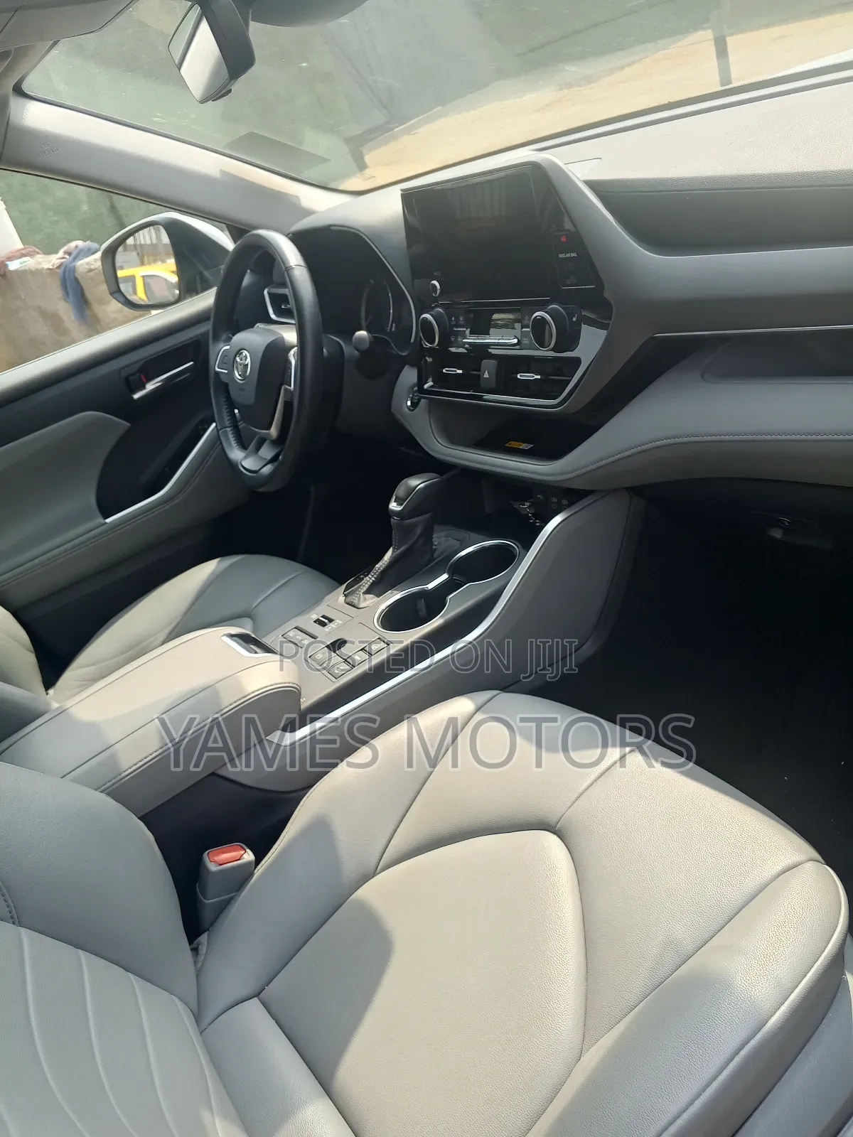 Toyota Highlander XLE AWD 2023 White