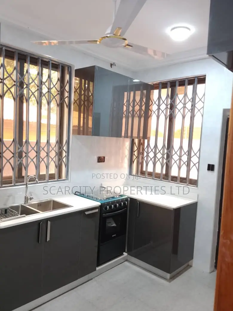 4bdrm House in Adenta for sale