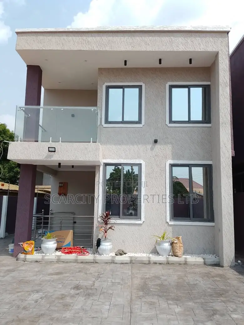4bdrm House in Adenta for sale