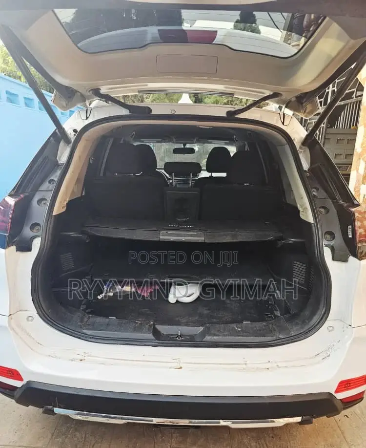 Nissan Rogue SV AWD 2017 White