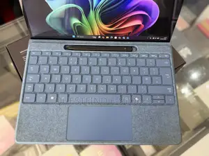 Laptop Microsoft Surface Pro 11th Edition, a Copilot+ PC 16GB SSD 512GB