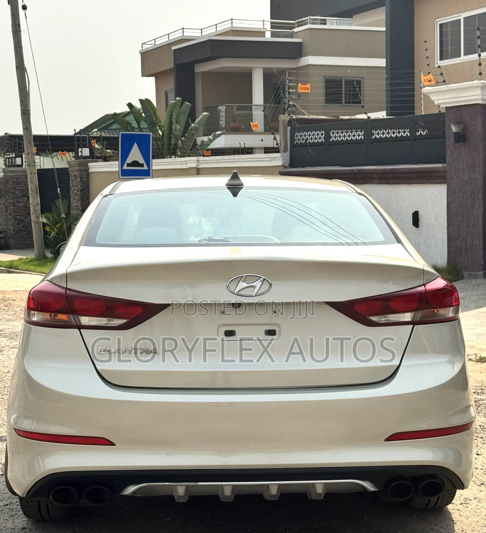 Hyundai Elantra SE Sedan FWD (2.0L 4cyl 6M) 2017 Beige