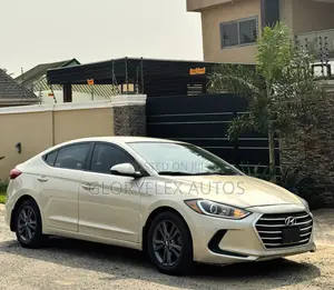 Hyundai Elantra SE Sedan FWD (2.0L 4cyl 6M) 2017 Beige