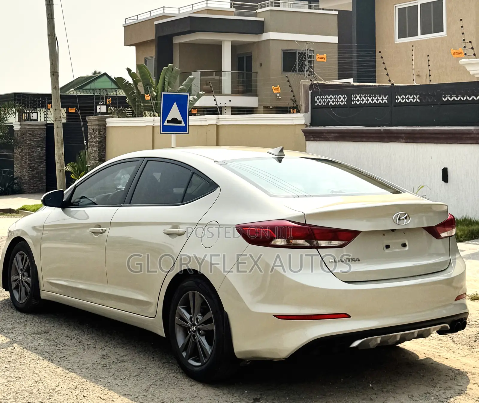 Hyundai Elantra SE Sedan FWD (2.0L 4cyl 6M) 2017 Beige