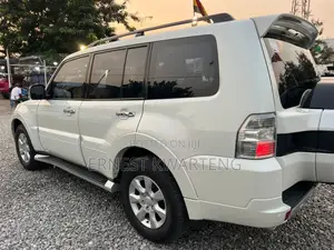 Mitsubishi Pajero 2017 White