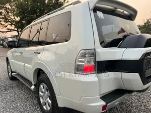 Mitsubishi Pajero 2017 White