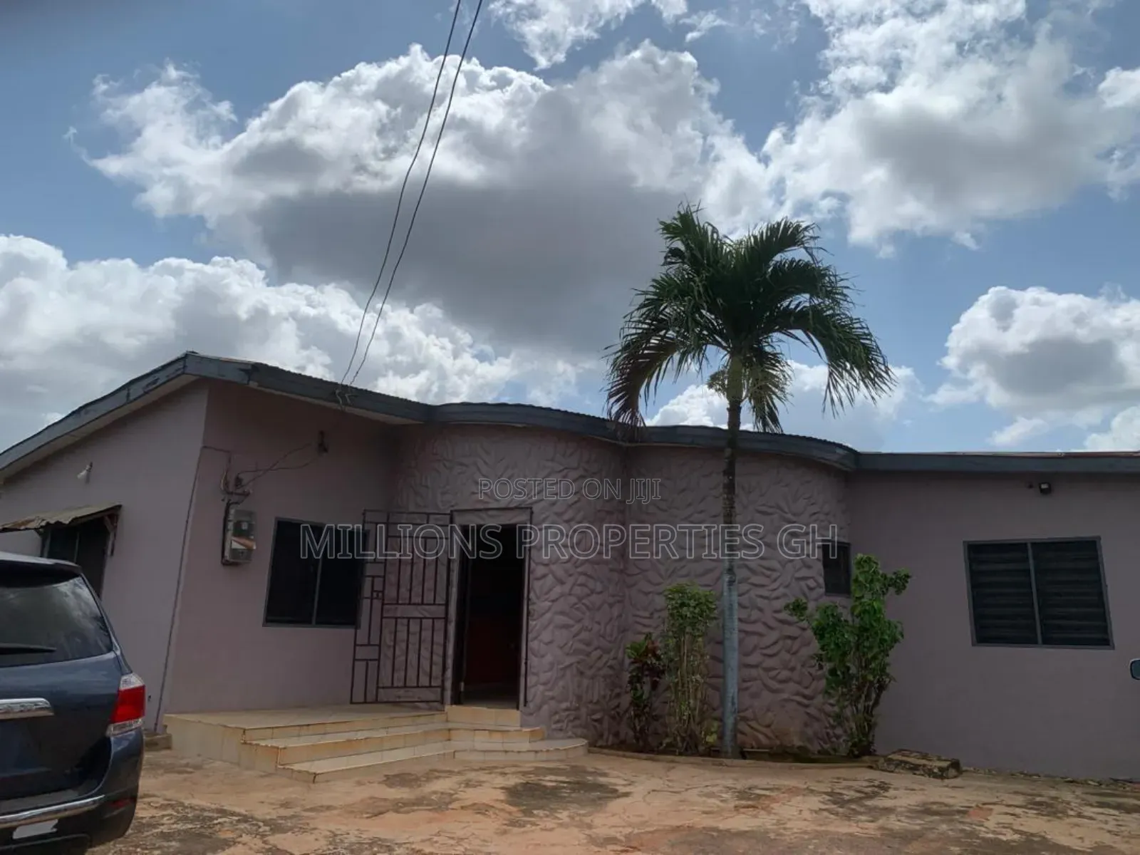 4bed/Clinic 4sale Santasi Nkoranza
