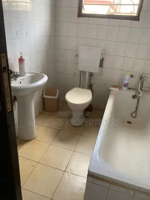 4bed/Clinic 4sale Santasi Nkoranza