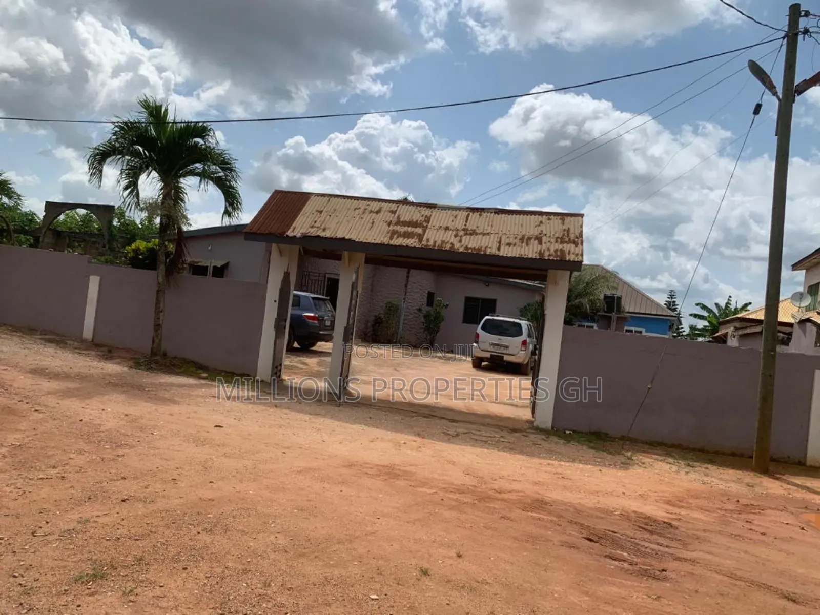 4bed/Clinic 4sale Santasi Nkoranza