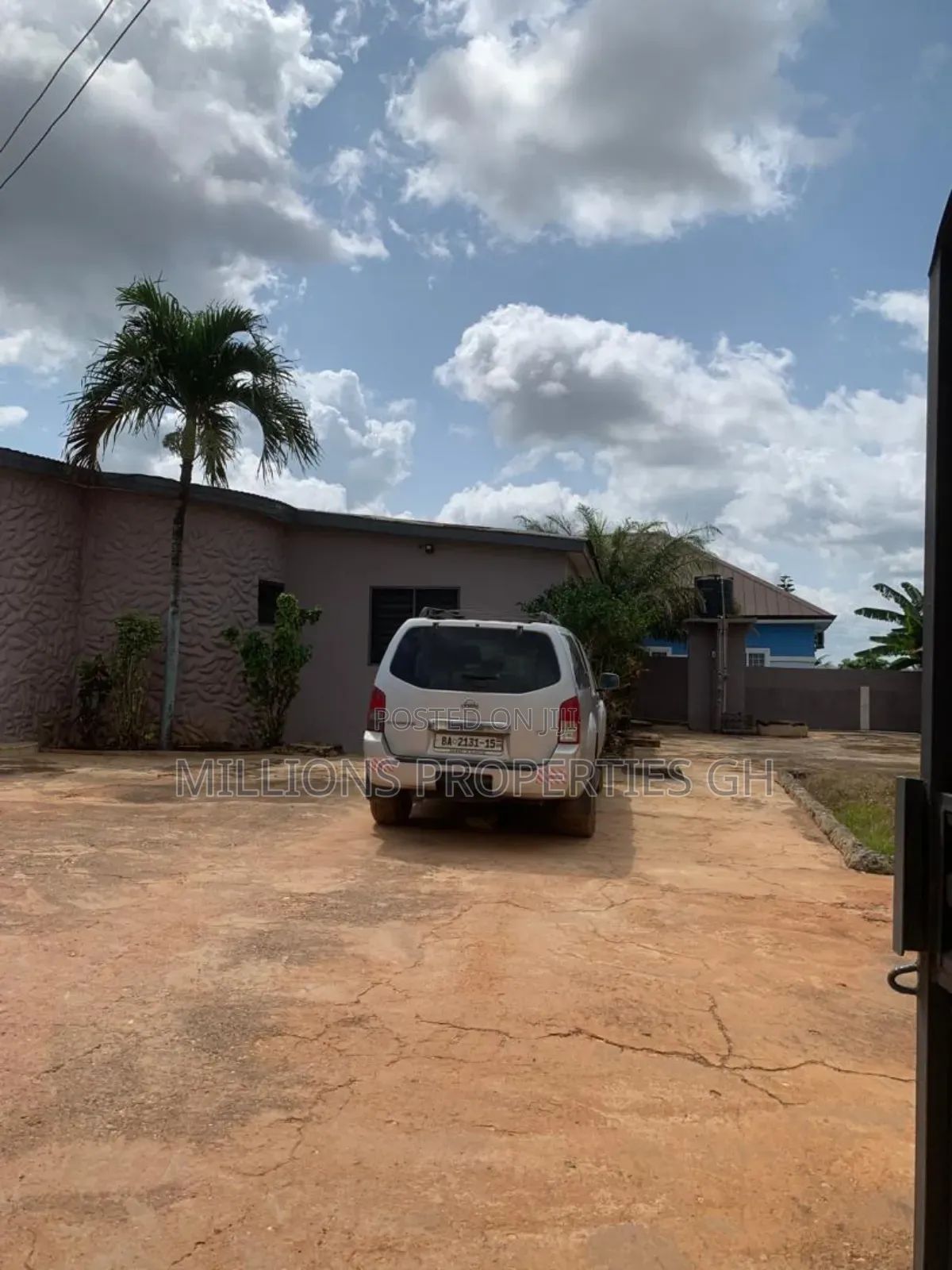 4bed/Clinic 4sale Santasi Nkoranza