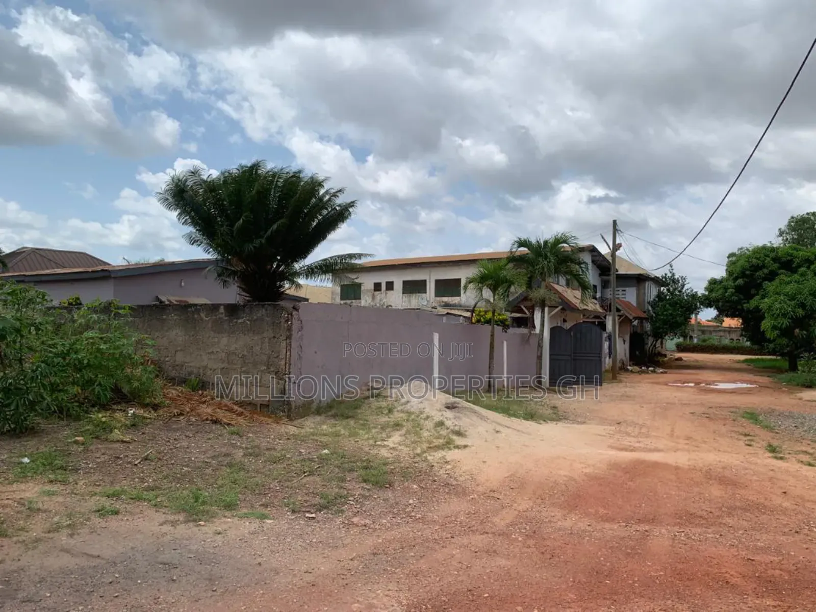 4bed/Clinic 4sale Santasi Nkoranza