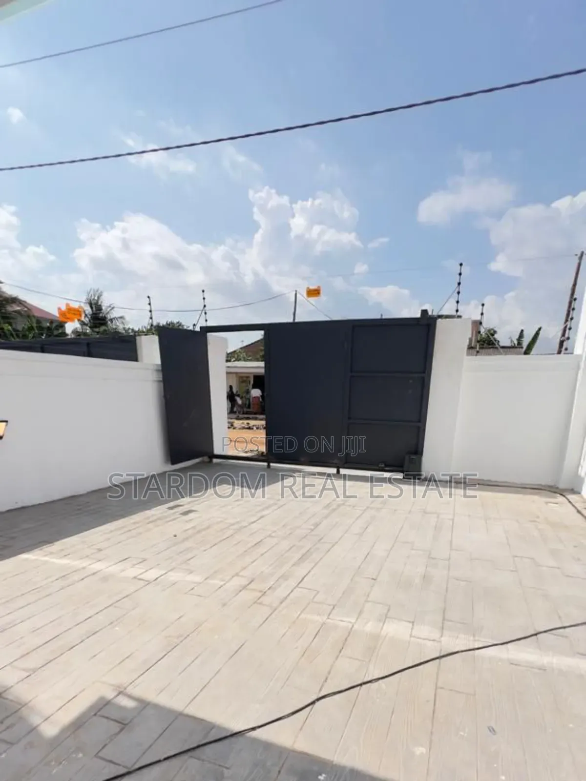 2bdrm Townhouse/Terrace in Nanakrom, Ashaley Botwe for sale