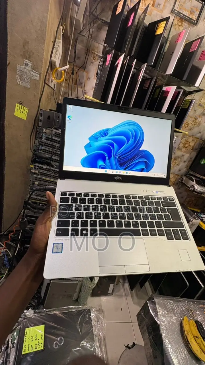Laptop Fujitsu Lifebook AH551 8GB Intel Core I7 SSD 256GB
