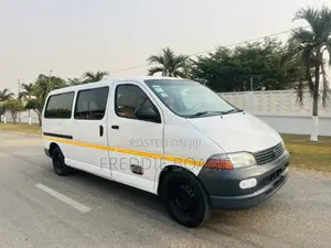 Toyota HiAce 2004 White