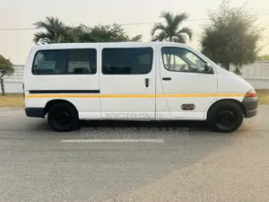 Toyota HiAce 2004 White