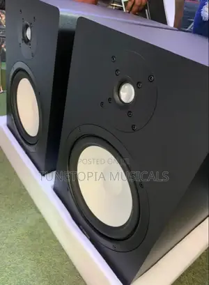 Yamaha Hs8ii 8-inch Powered Studio Monitor.