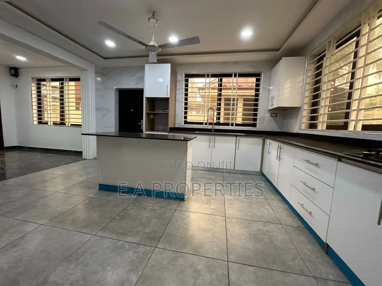 5bdrm House in E A Properties, Lake Side Estate for sale