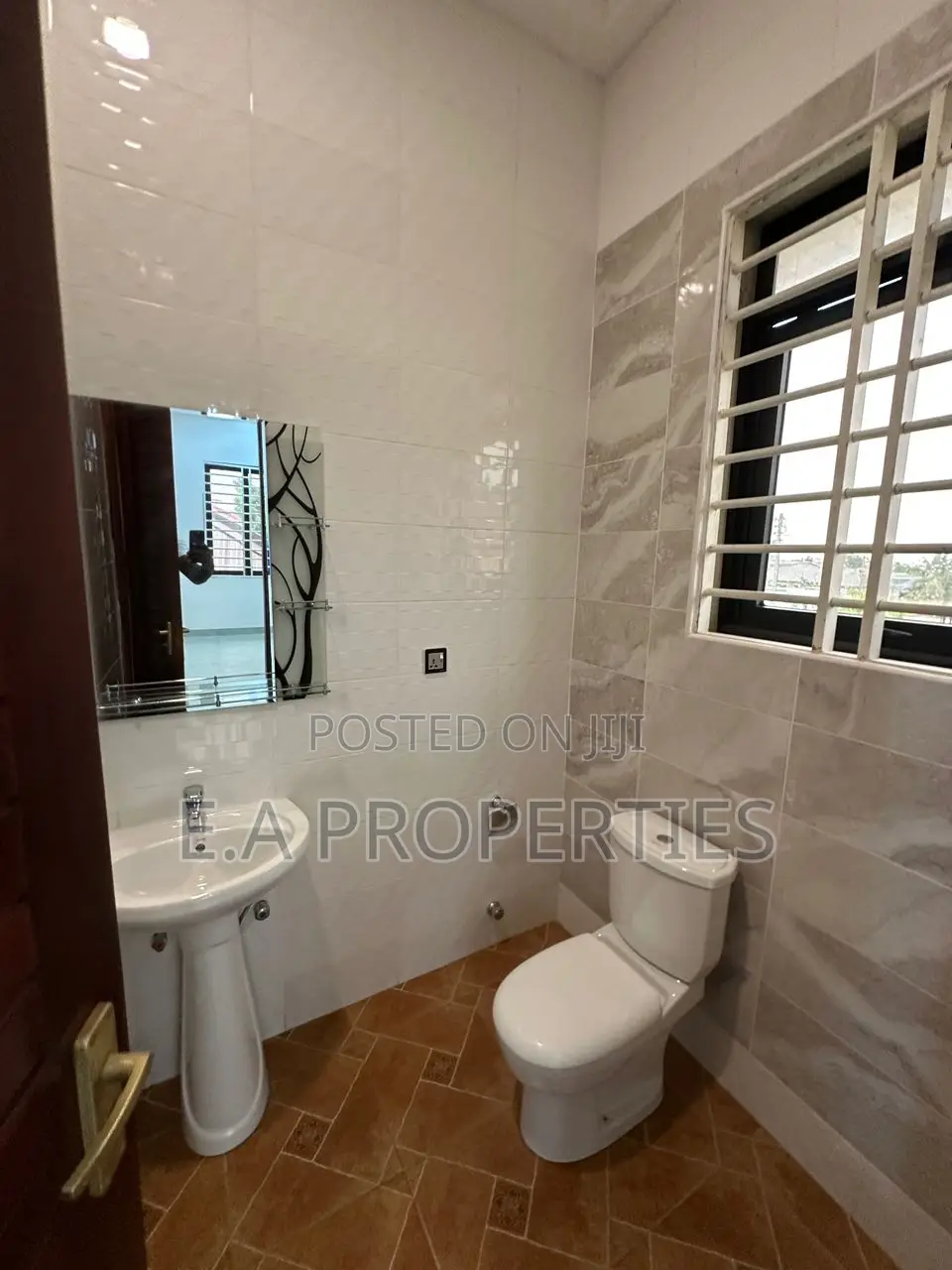 5bdrm House in E A Properties, Lake Side Estate for sale