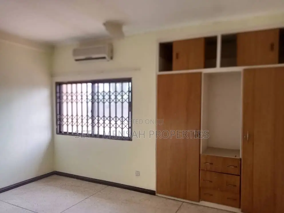 5bdrm House in Seth, Prisons School Area for sale