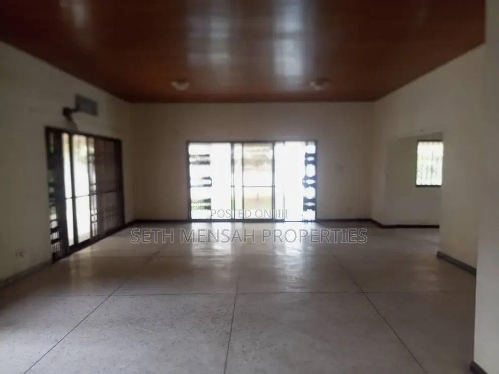 5bdrm House in Seth, Prisons School Area for sale