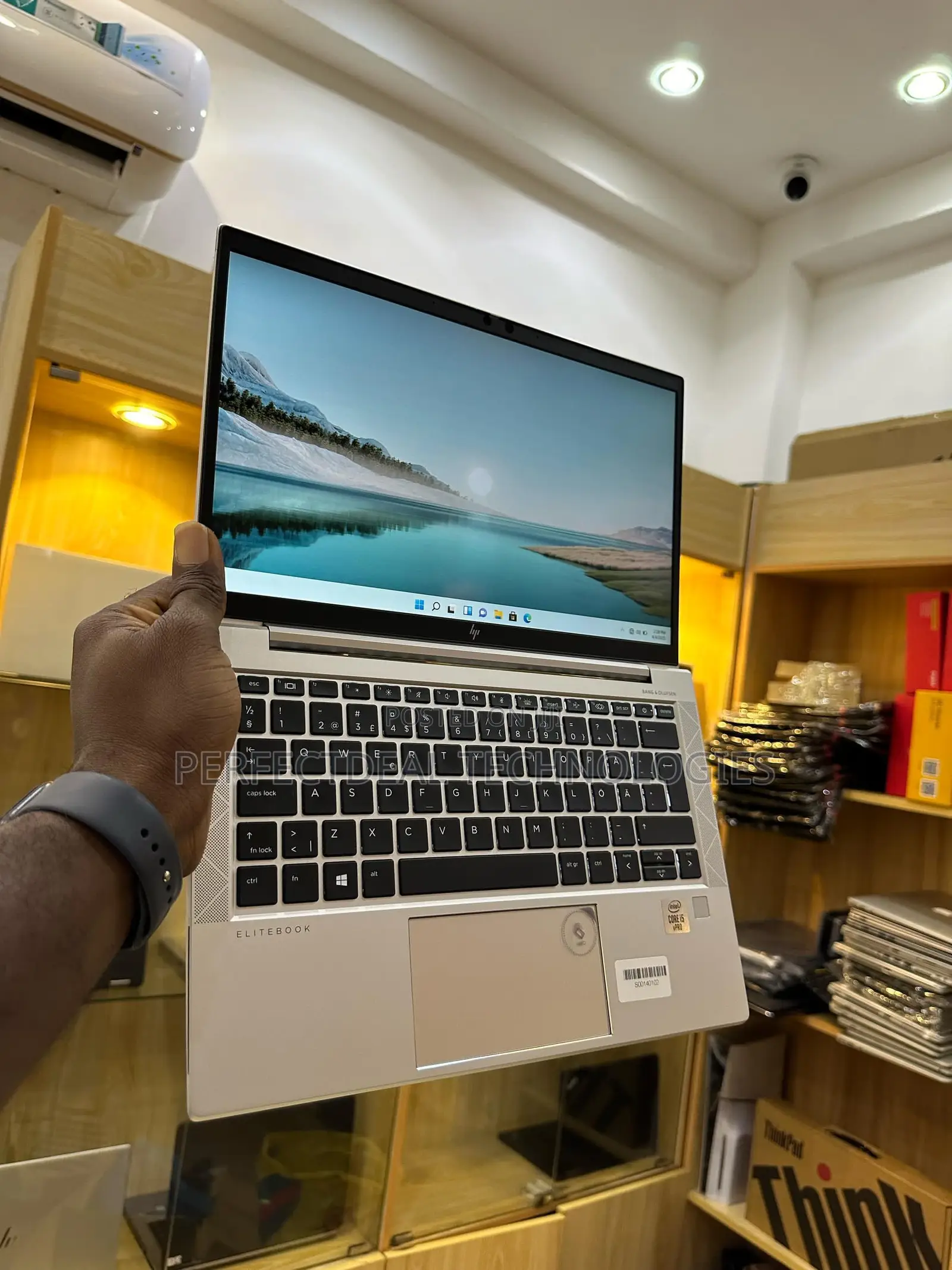 New Laptop HP EliteBook 830 G7 8GB Intel Core i5 SSD 256GB
