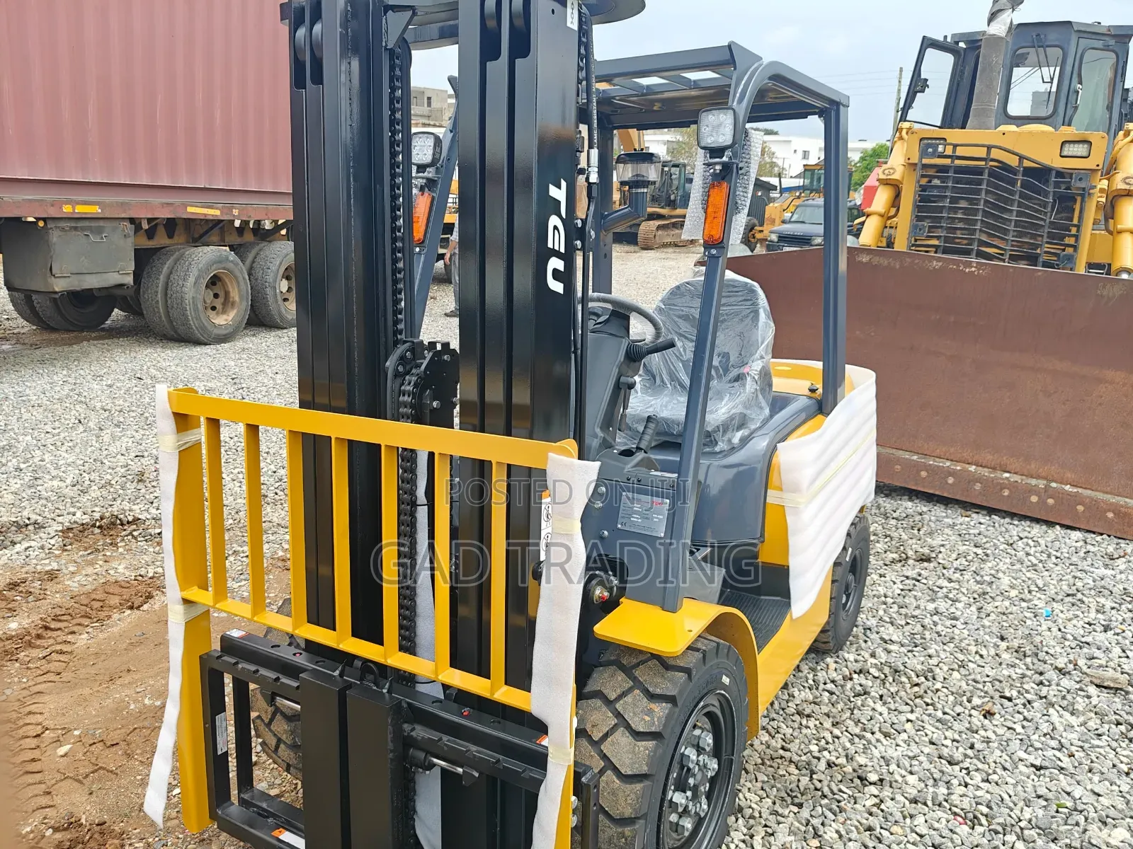 Teu Brandnew Forklift Isuzu Engine Shimadzu Hydraulic